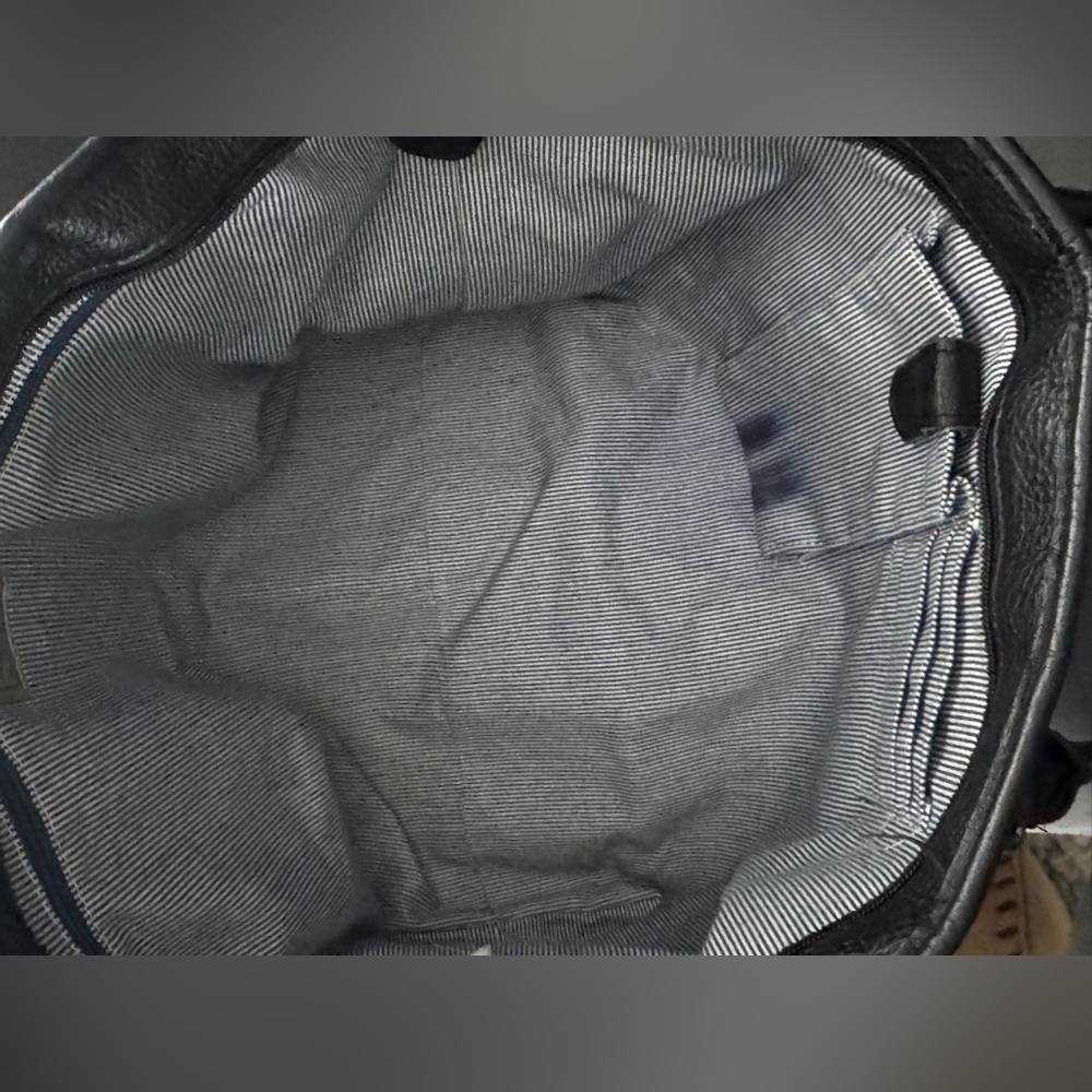 L.L. Bean Classic Black Leather Tote - Picture 3 of 4